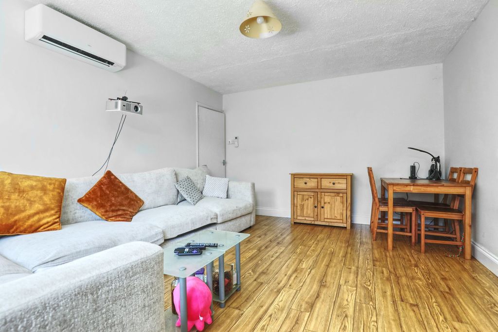 Property photo 3 of 9
