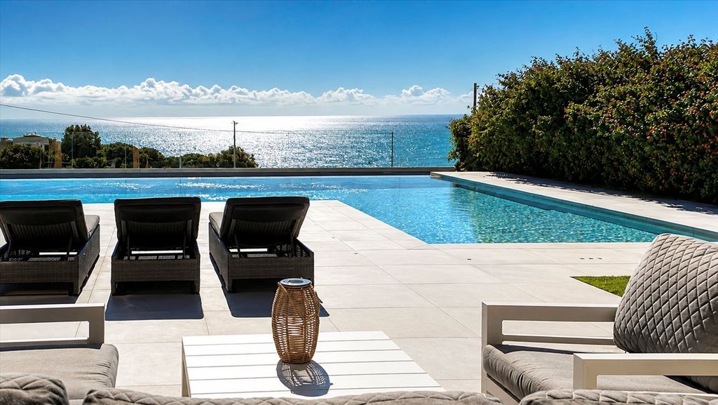 Property photo 1 of 18 5 Bedroom Sea Front Villa With Infinity Pool And Rooftop In Praia Dos Arrifes, Albufeira