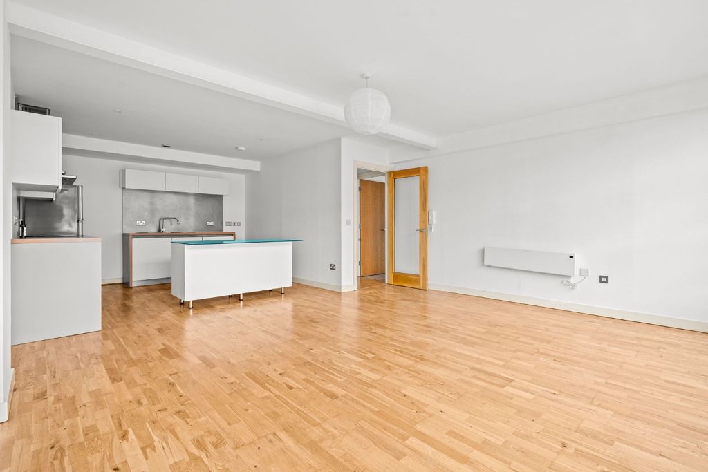 Property photo 2 of 14 4457733