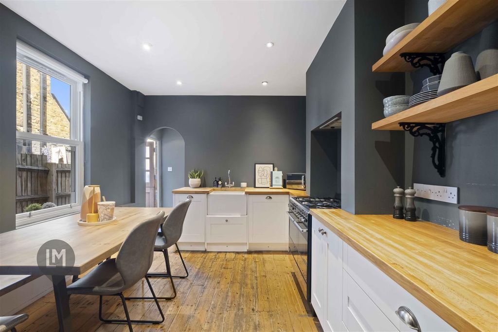 Property photo 1 of 7 Kitchen/Dining Room