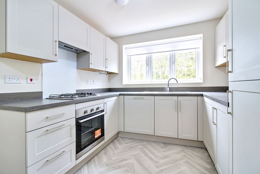 Property photo 1 of 11 Kitchen