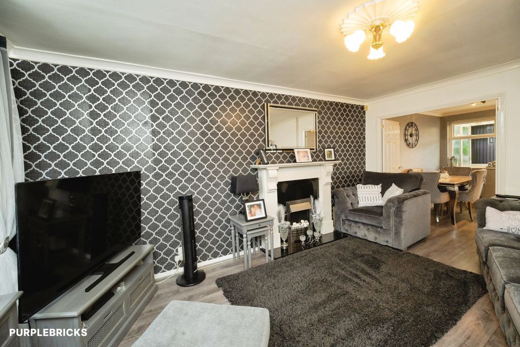 Property photo 2 of 32