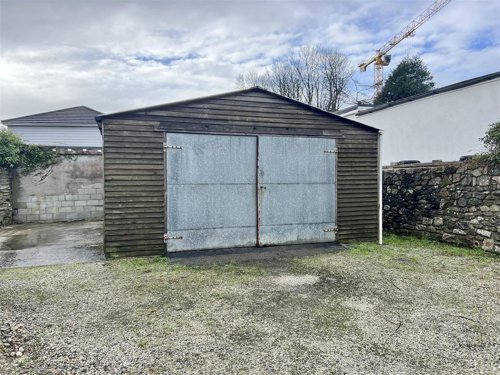 Property photo 3 of 22 Garage/Workshop