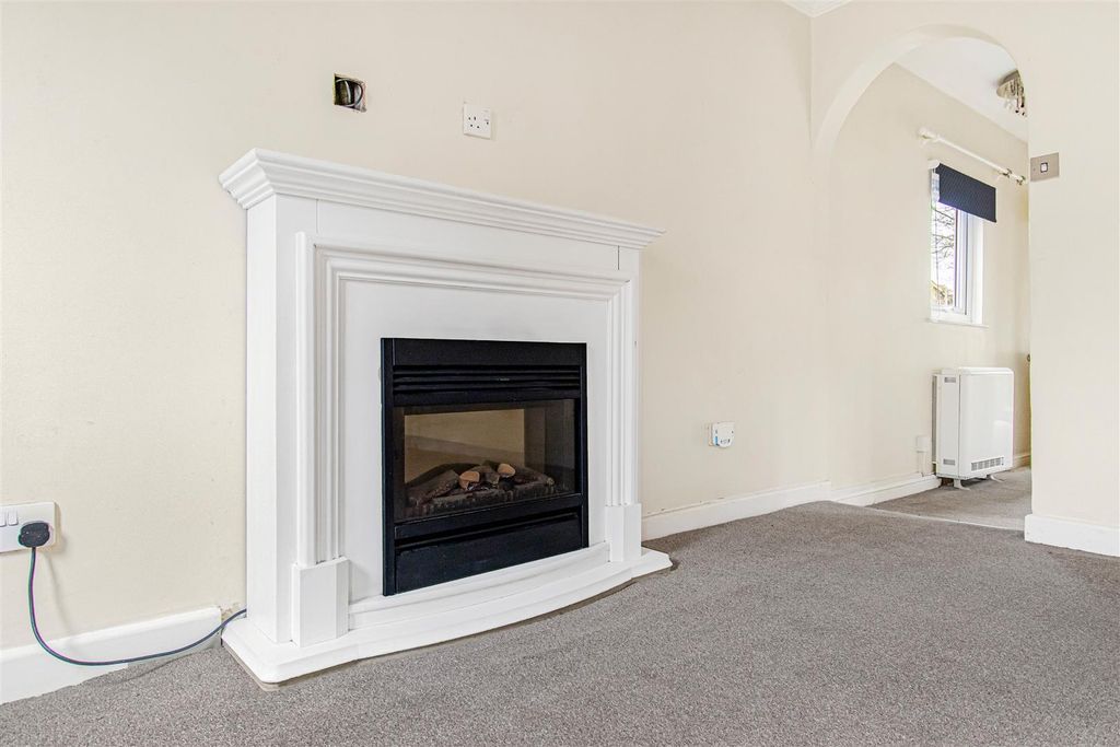 Property photo 3 of 16 11_77974.Jpg