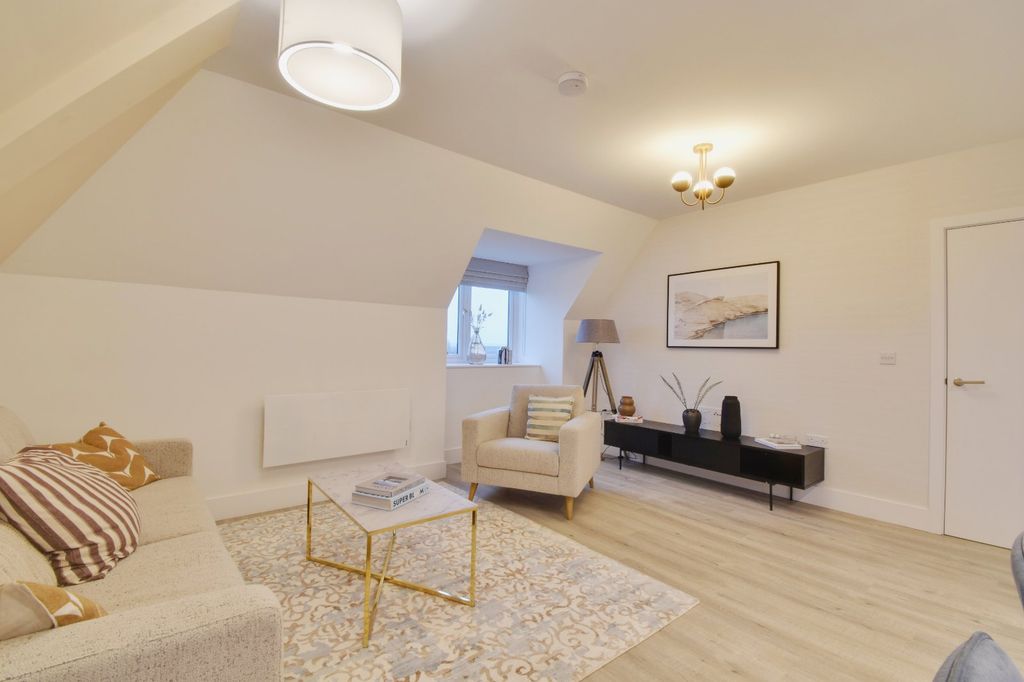 Property photo 3 of 8 Picture No. 10