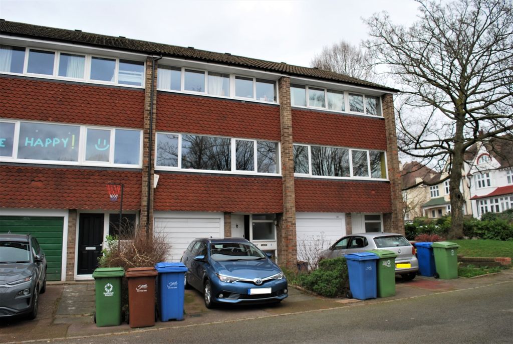 Property photo 1 of 8 External