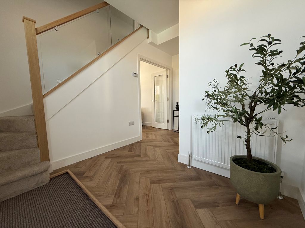 Property photo 2 of 17 Hall 6