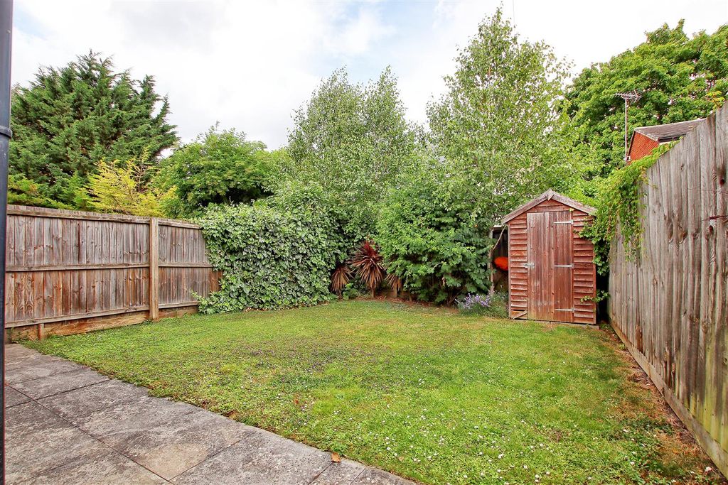 Property photo 2 of 6 Garden.Jpg