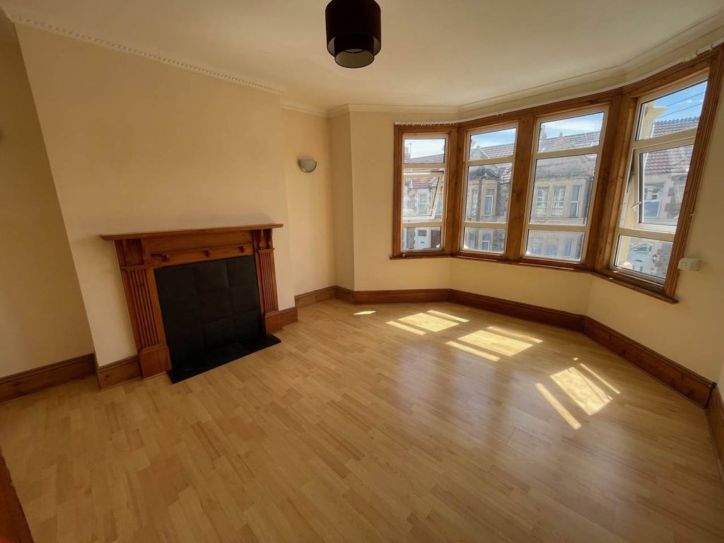 Property photo 2 of 7 Pitman Rd 3 Fff New Lounge
