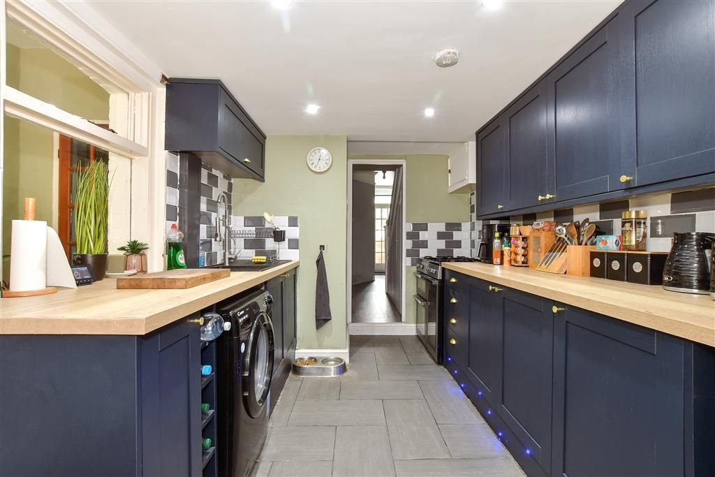 Property photo 2 of 19 Kitchen
