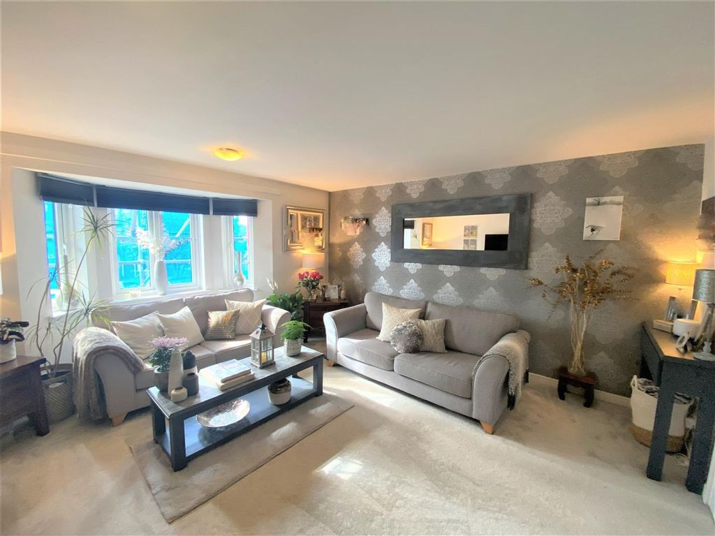 Property photo 1 of 16 Peel Close E4