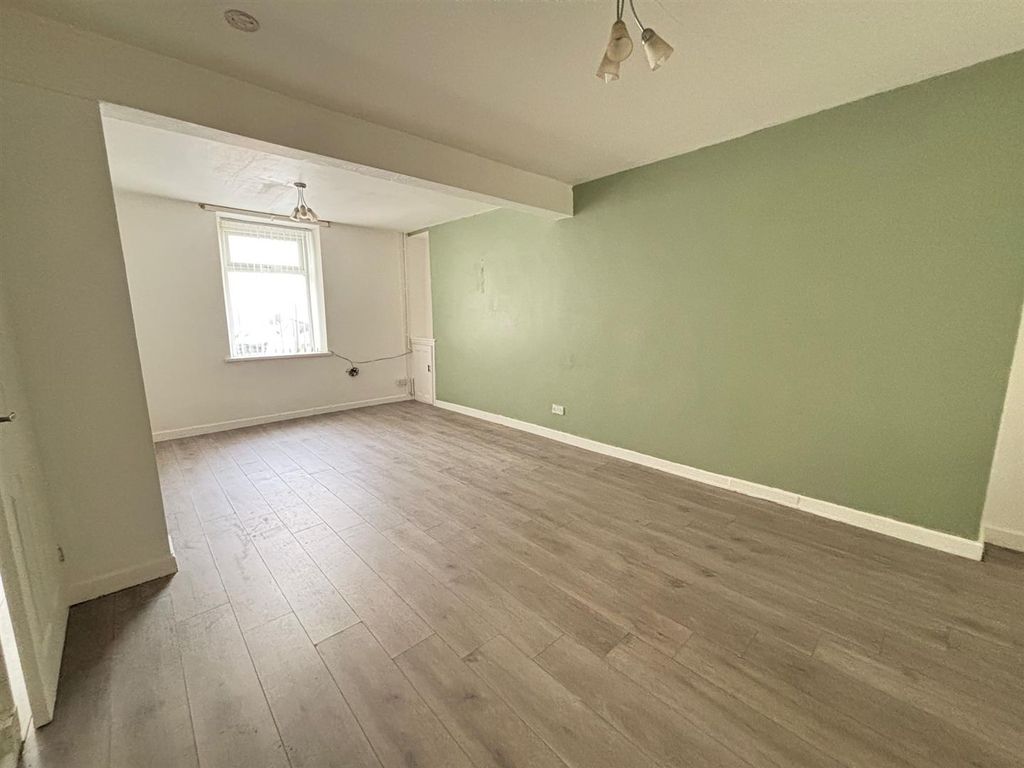 Property photo 3 of 19 Cardiff Rd  (11).Jpeg