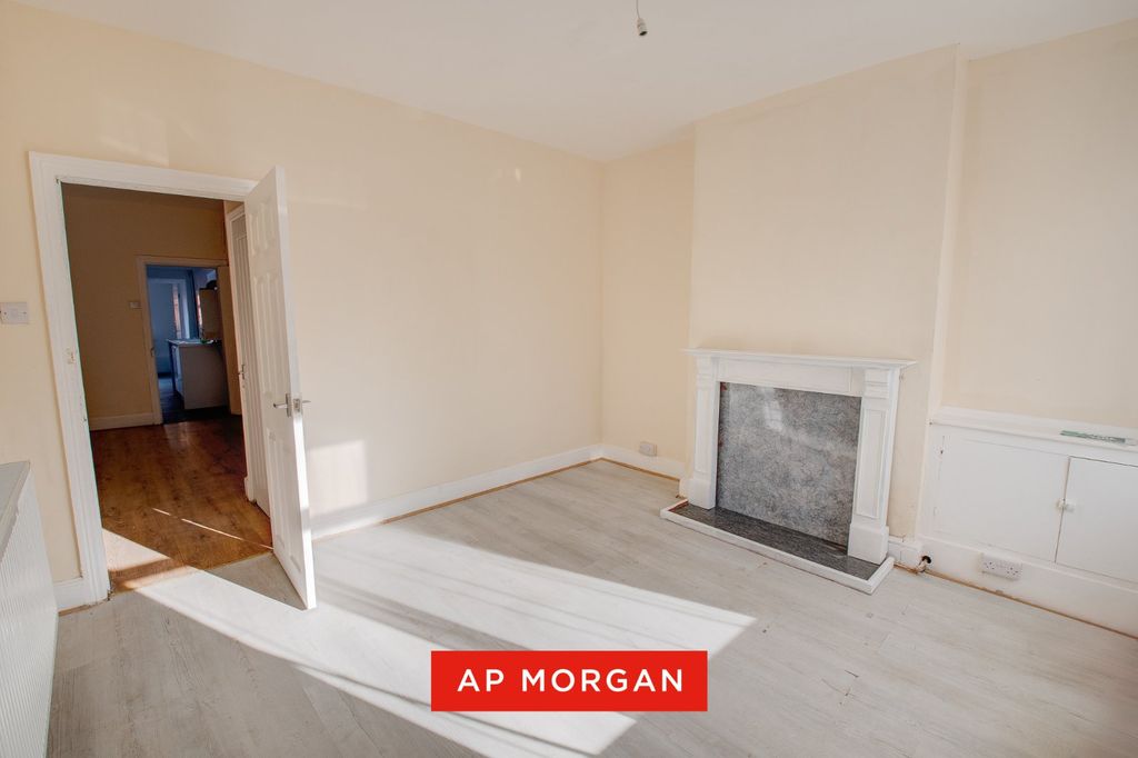 Property photo 2 of 12 Picture No. 11