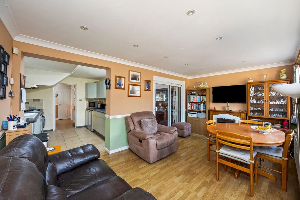 Property photo 3 of 18