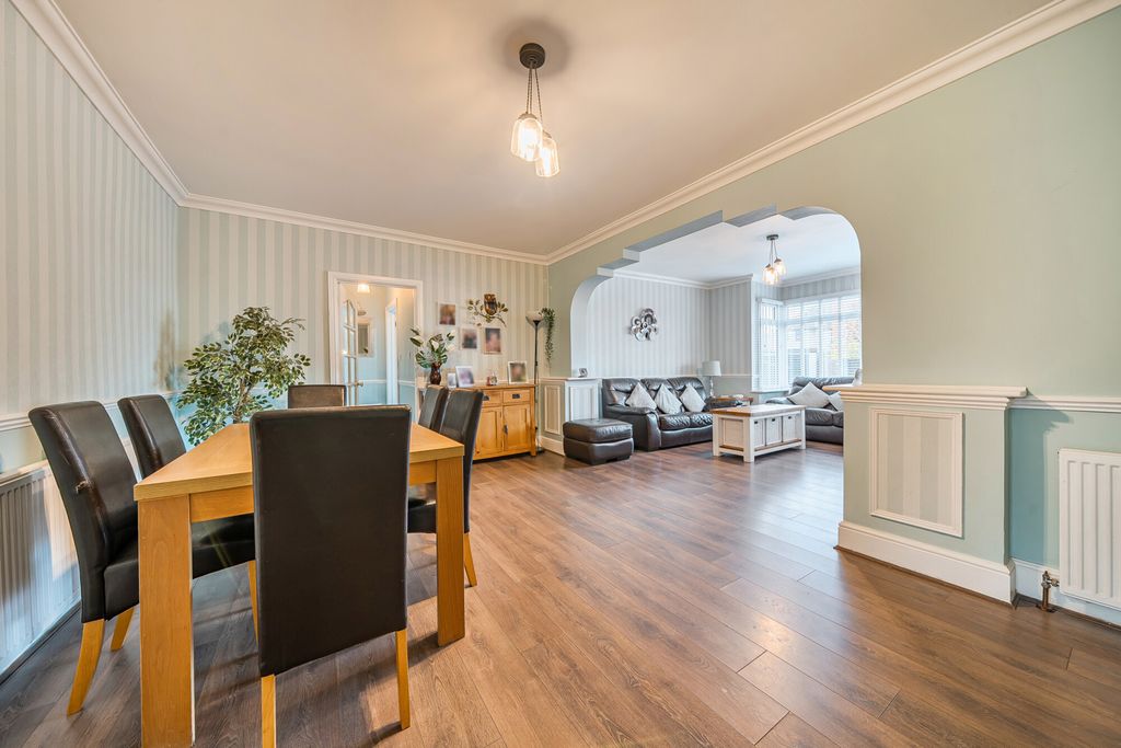 Property photo 2 of 23 1386997-24-692Eff...