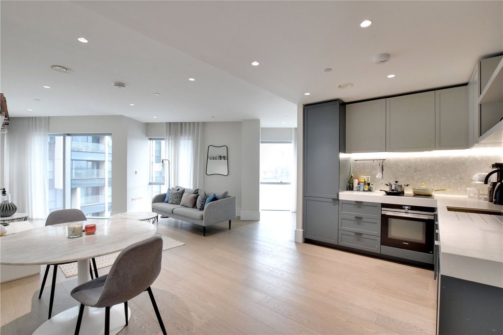 Property photo 2 of 33 Picture No. 18