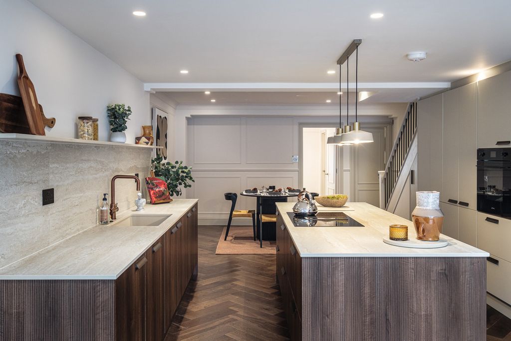 Property photo 2 of 26