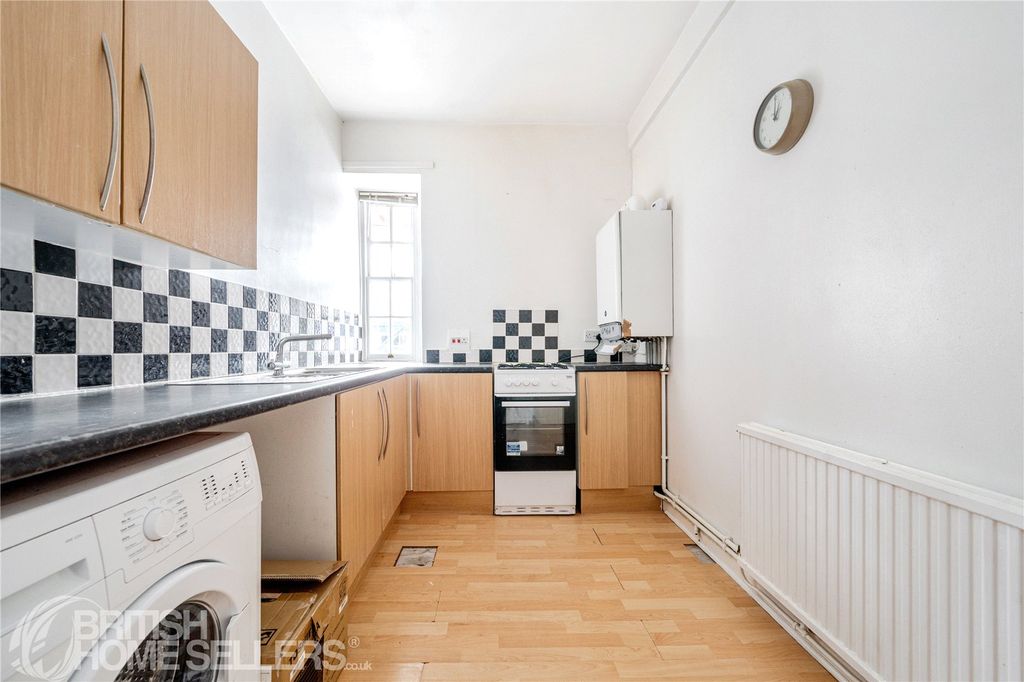 Property photo 2 of 16 Picture No. 17