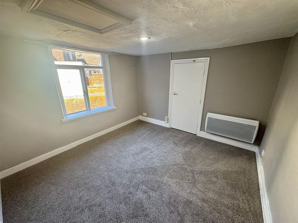 Property photo 1 of 10 Living Room (1/3)