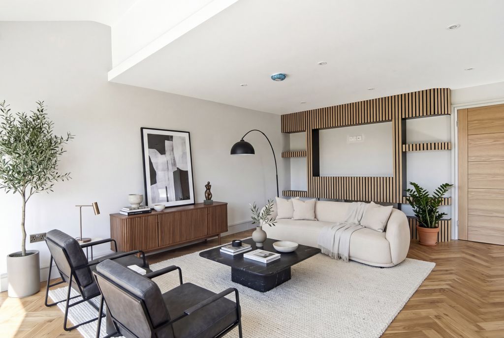 Property photo 3 of 23 Staging1