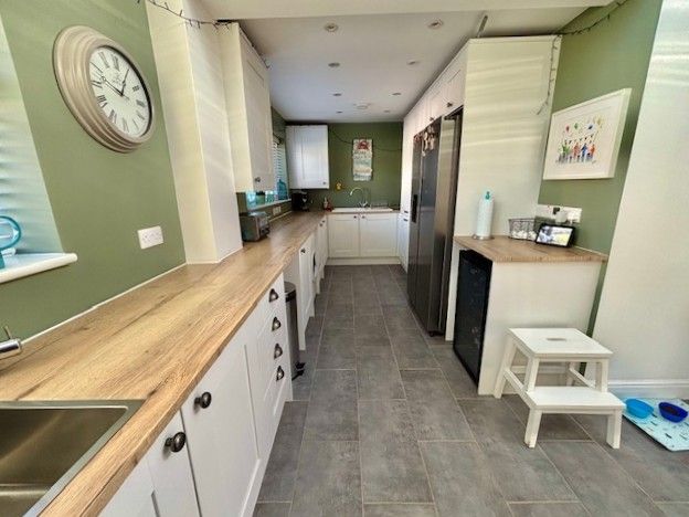 Property photo 3 of 20 Kitchen