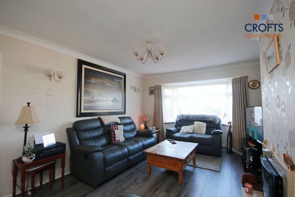 Property photo 2 of 12 Lounge