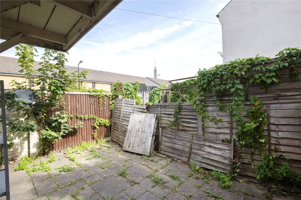 Property photo 3 of 8 Picture No. 10