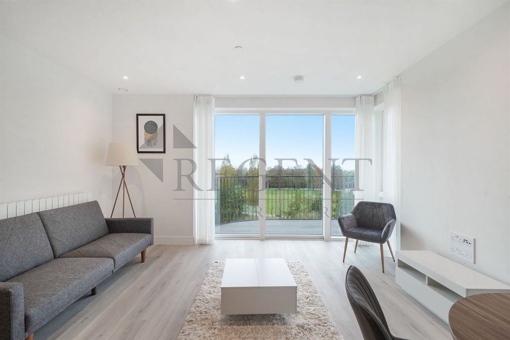 Property photo 3 of 15 Reception