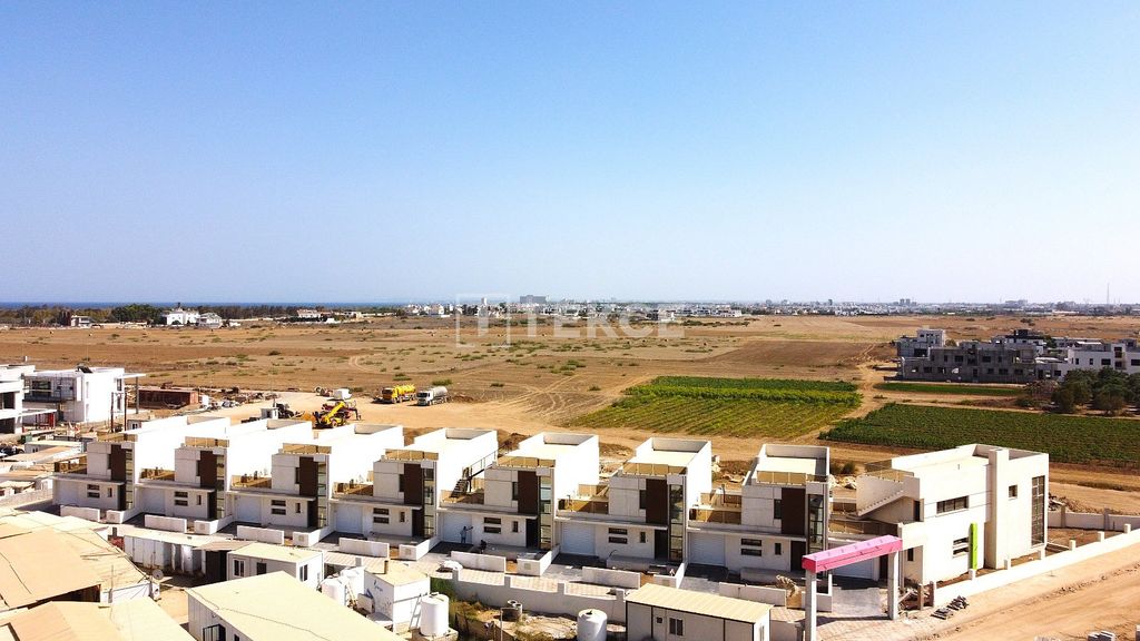 Property photo 2 of 32