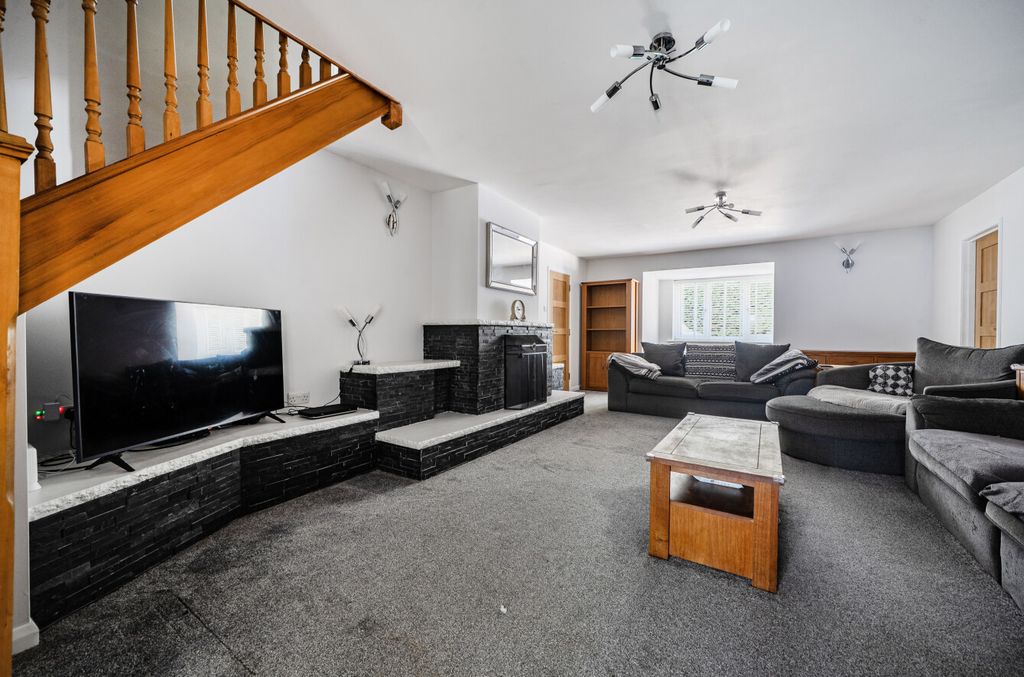 Property photo 2 of 20 1458401-7-6A04466...