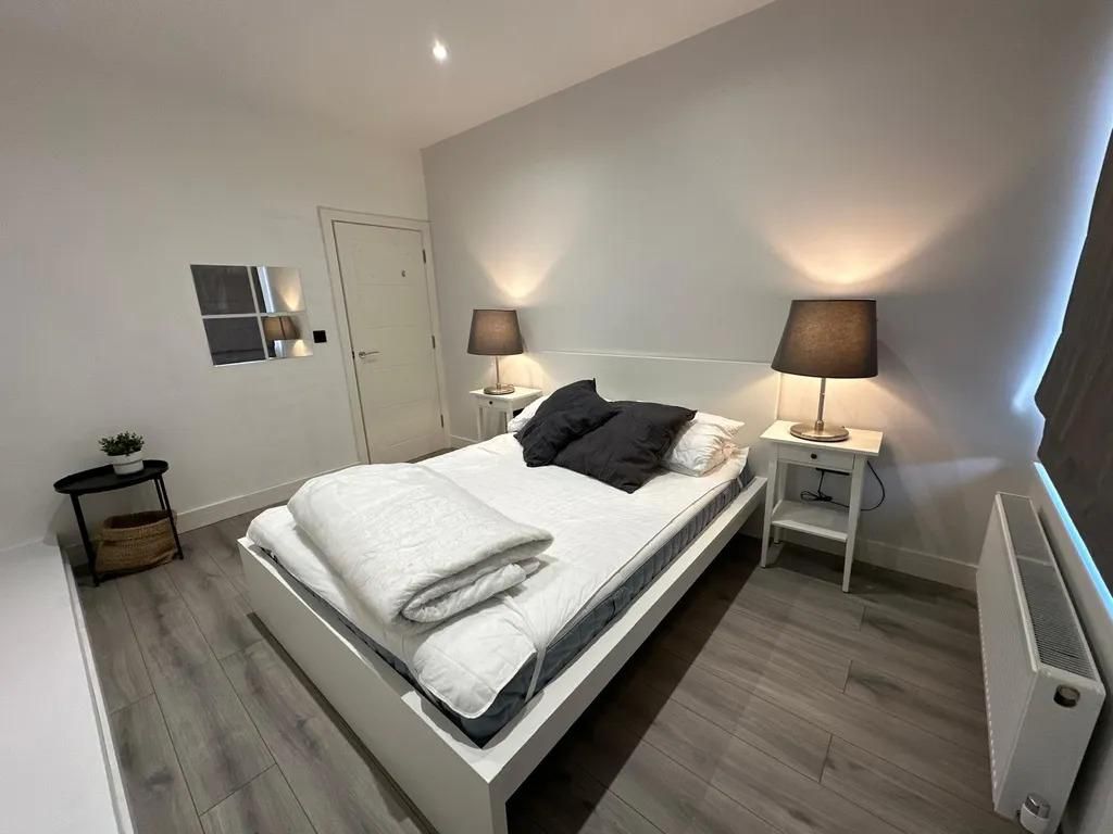 Property photo 1 of 5 2 Bed Flat To Rent High Street, Hounslow Tw3