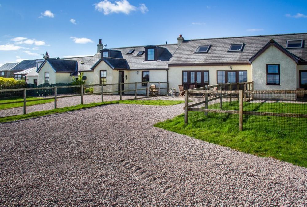 Property photo 1 of 49 3700901