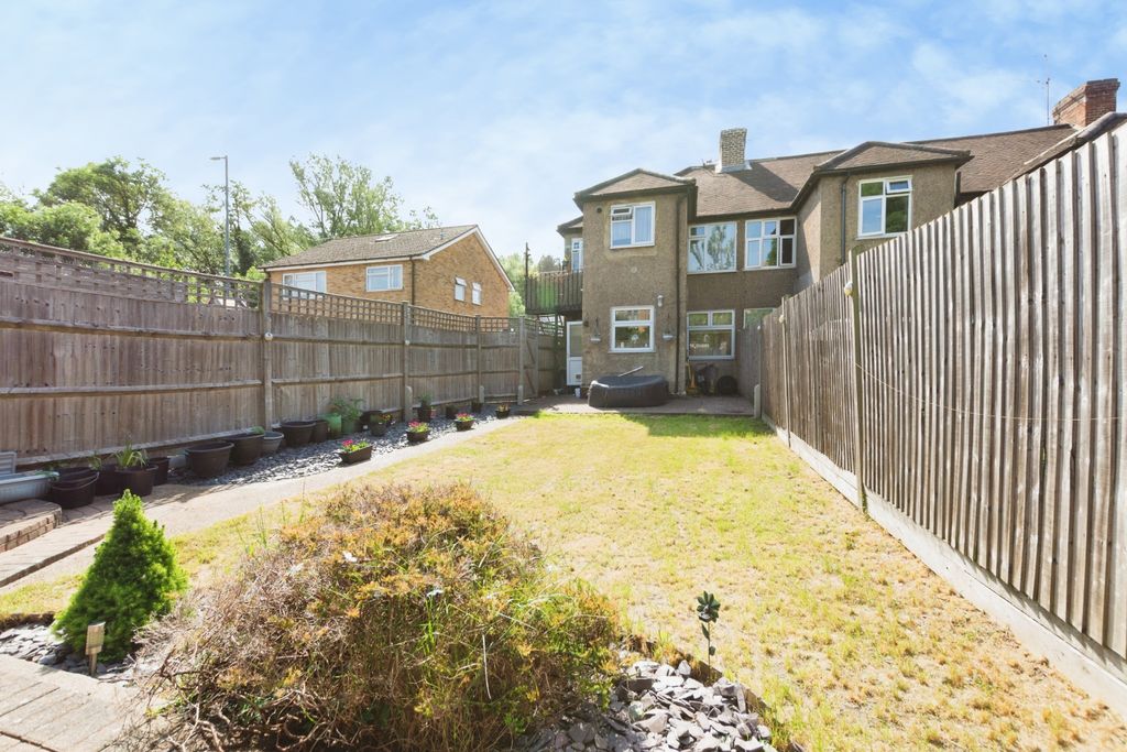 Property photo 3 of 18 Garden