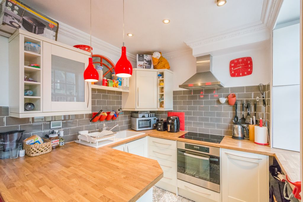 Property photo 2 of 8 38 Nks Sff -6