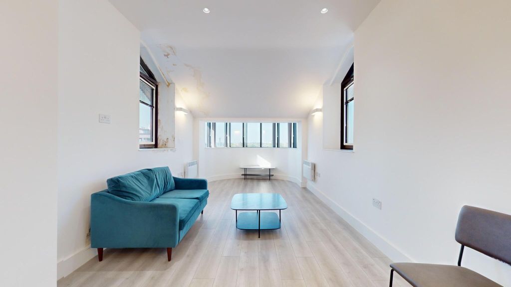 Property photo 1 of 11 Living Room