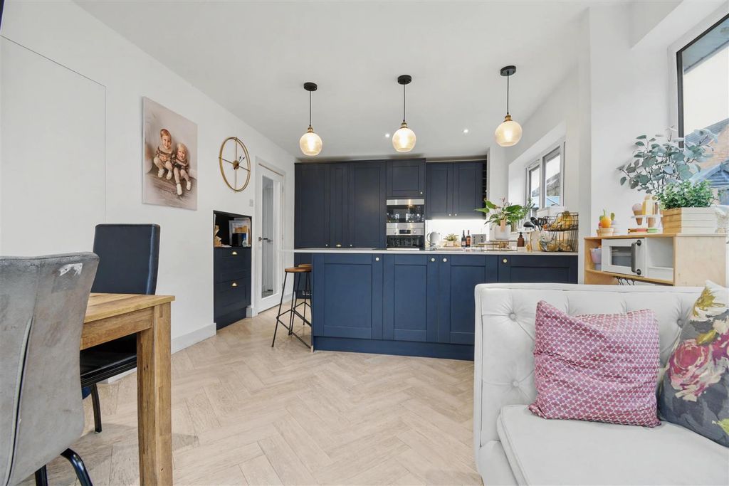 Property photo 2 of 31 Open Plan Kitchen Diner