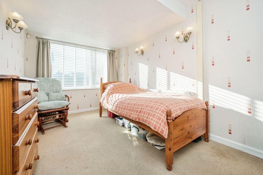 Property photo 3 of 17 Photo