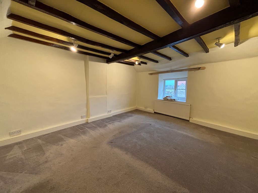 Property photo 2 of 9 Bedroom