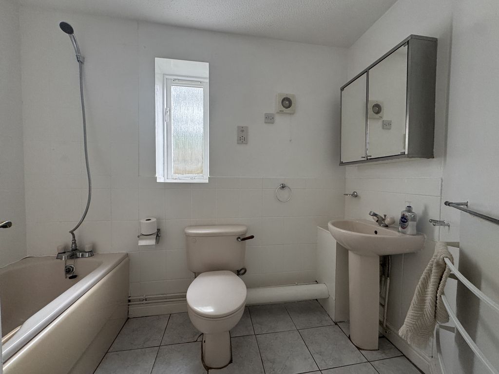 Property photo 3 of 10 Photo 4