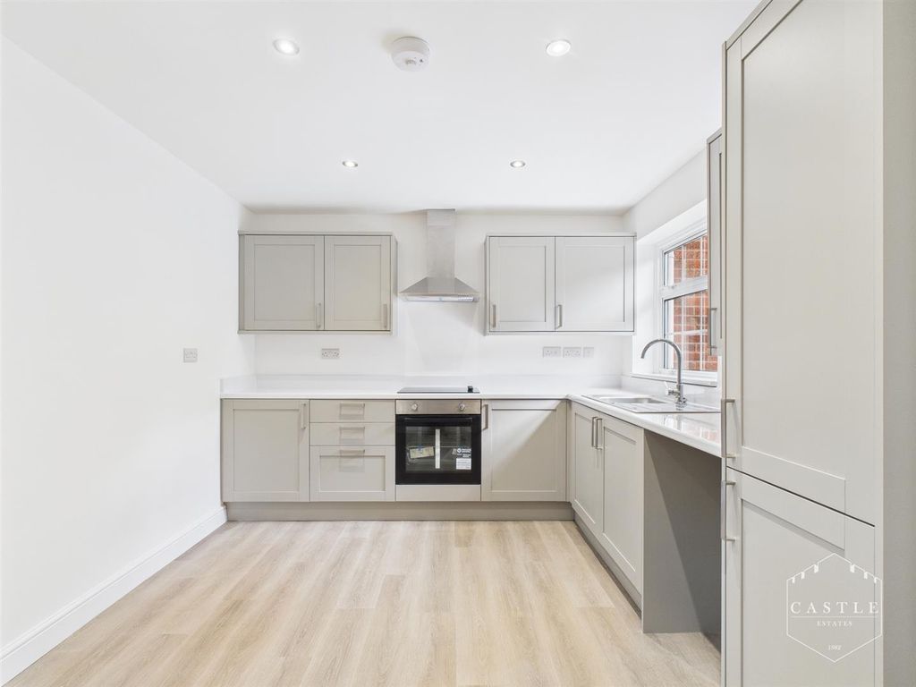 Property photo 3 of 15 Kitchen
