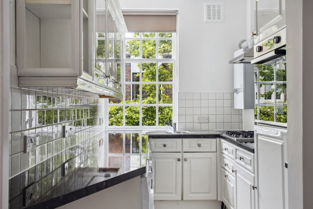 Property photo 2 of 17 Fulham Road(4)