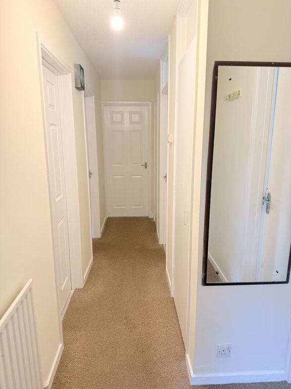 Property photo 2 of 10 Hallway