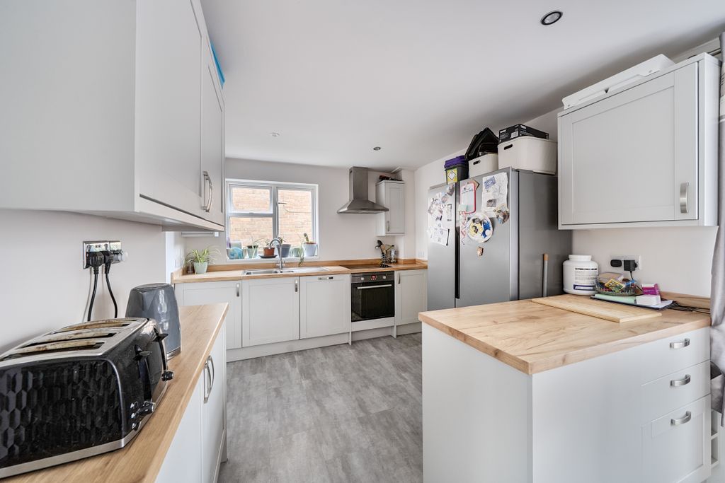 Property photo 2 of 13 16Aabe3976827B151690831