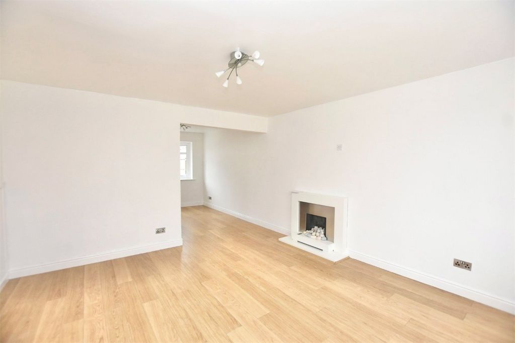 Property photo 3 of 19 Living Room