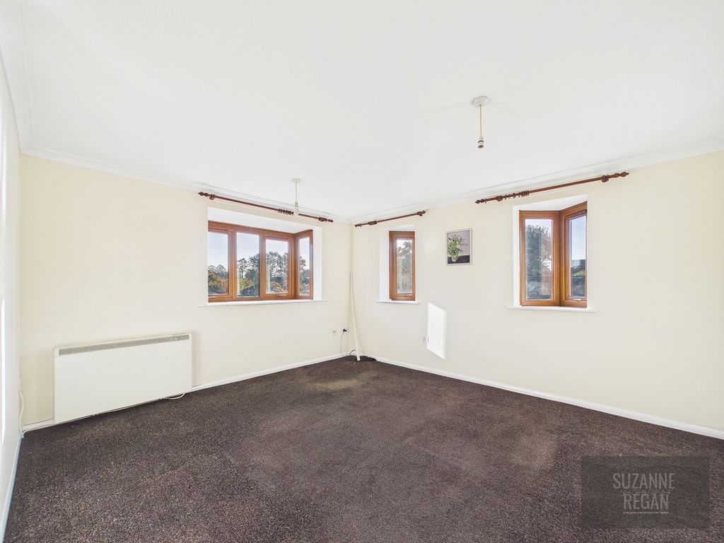 Property photo 2 of 8 Cam03318G0-Pr0099-Still002