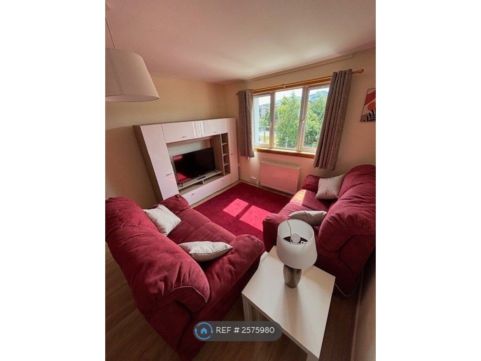 Property photo 1 of 19 Lounge
