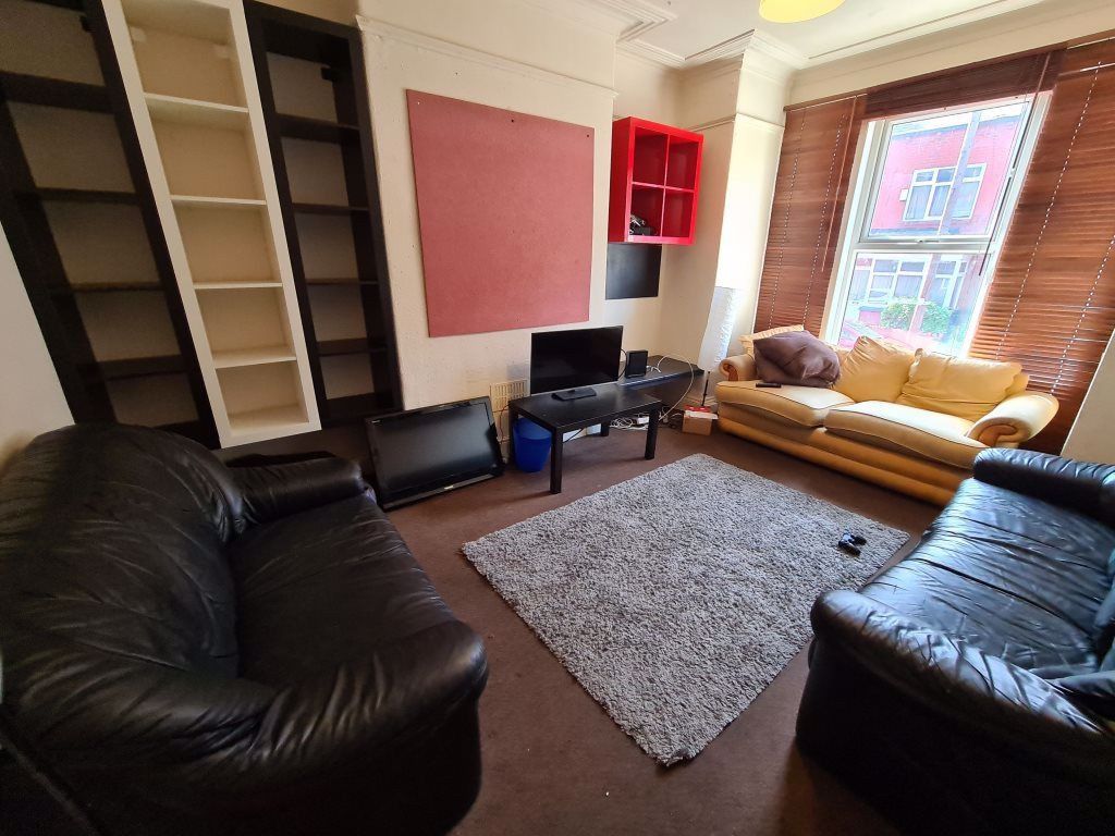 Property photo 2 of 14 A Bright And Spacious Contemporary Living Room Wit...