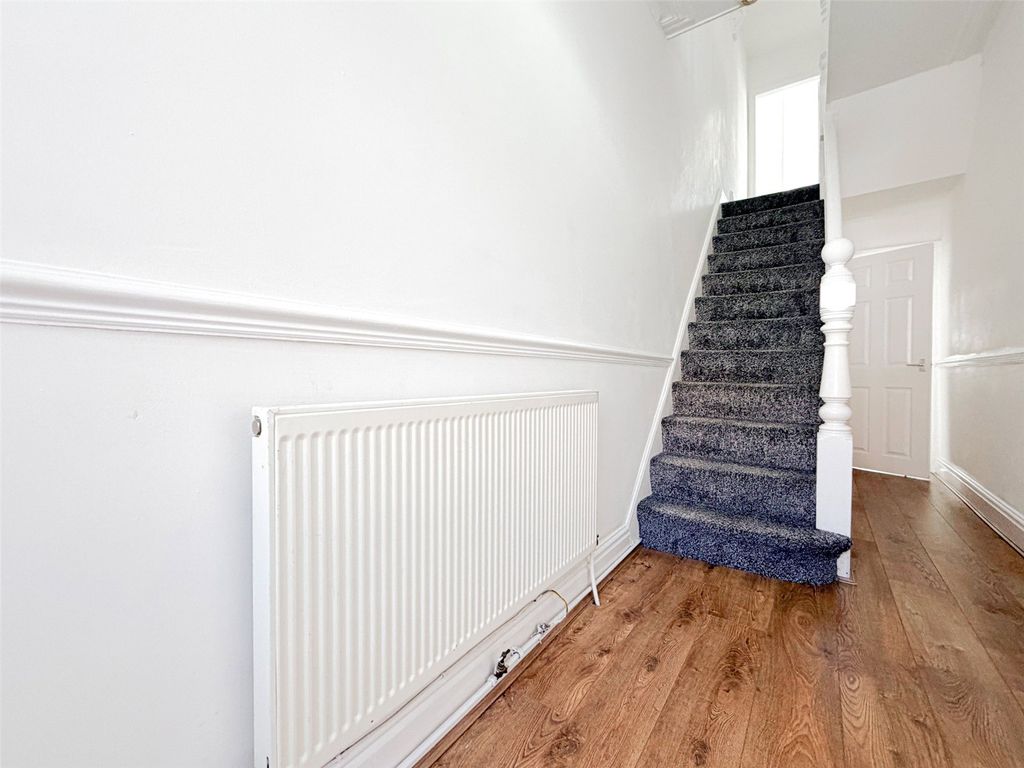 Property photo 2 of 11 Entrance Hall