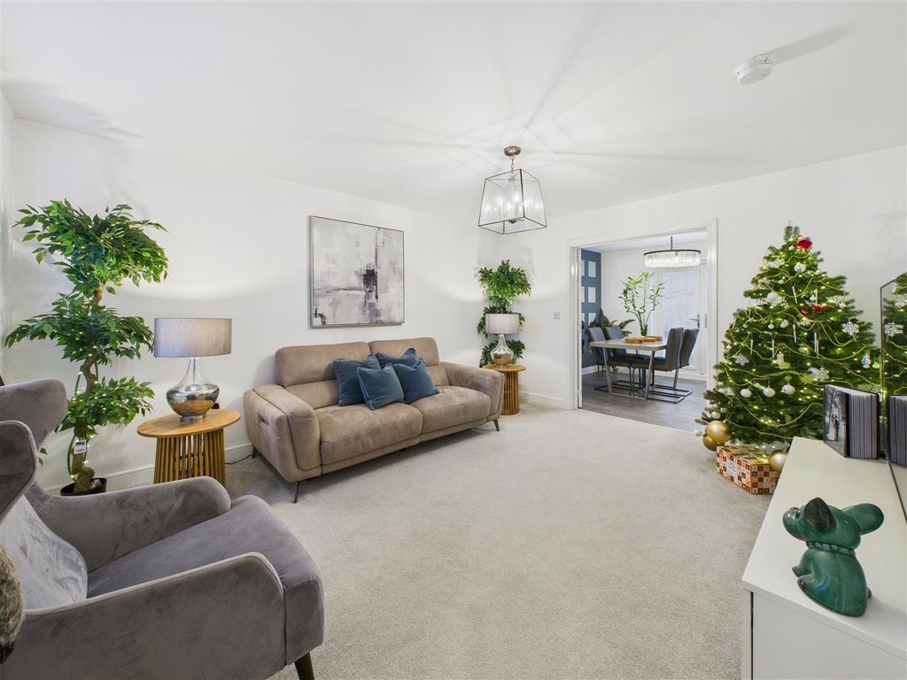 Property photo 2 of 15 Lounge