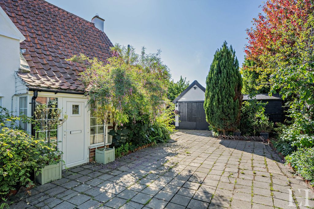 Property photo 3 of 28 8663375-Exteriorwm11-800